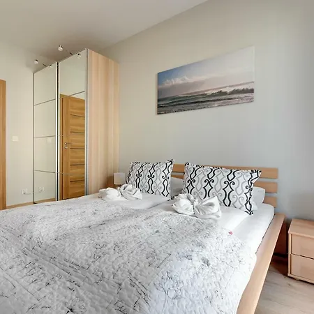 Wave Nowa Grobla Old Town Гданьск